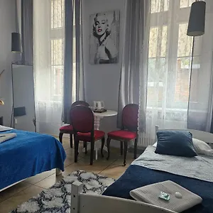  Albergue Deja Vu