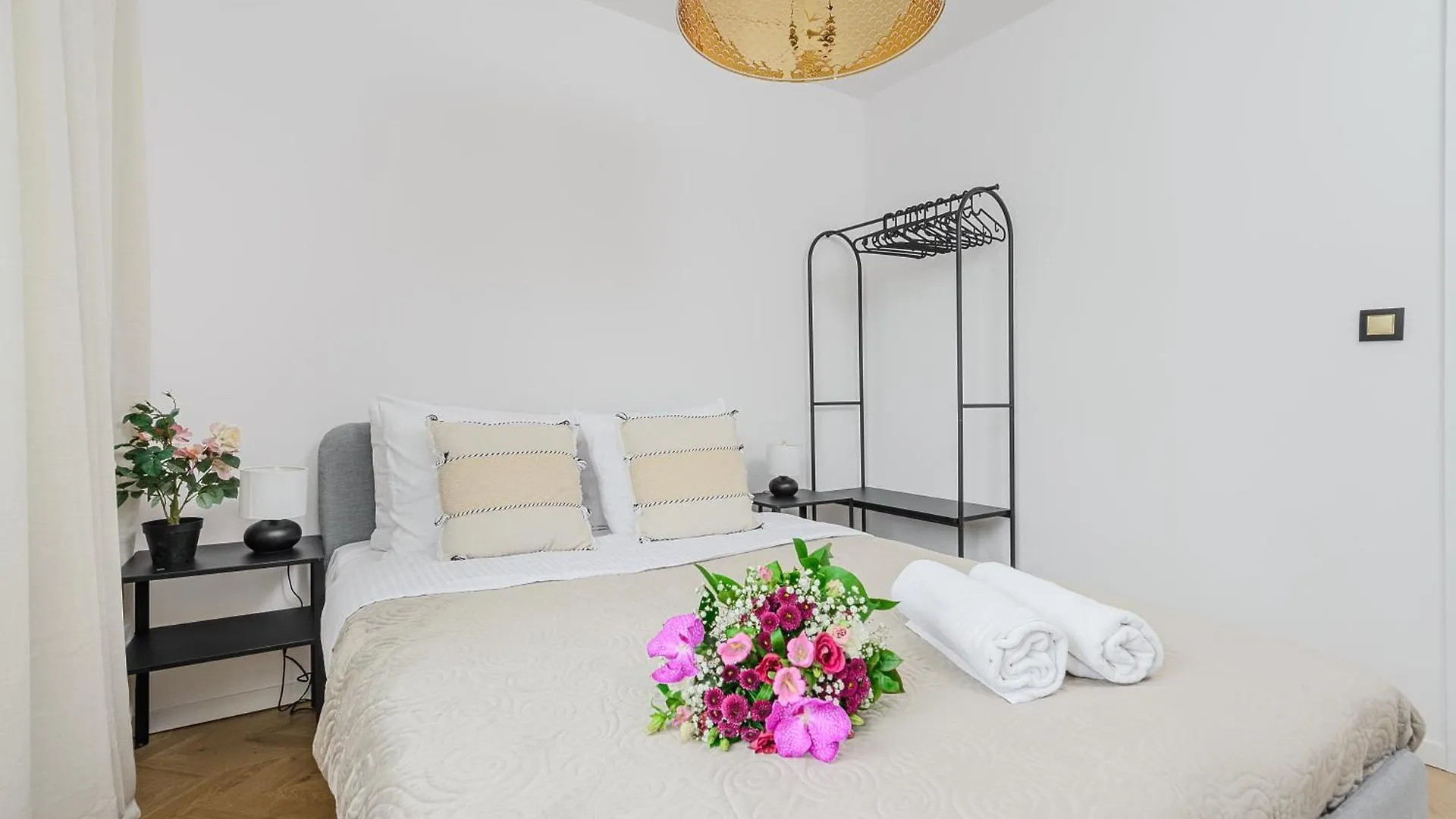 Lumina Spacious Apartment In Warsaw 0*,