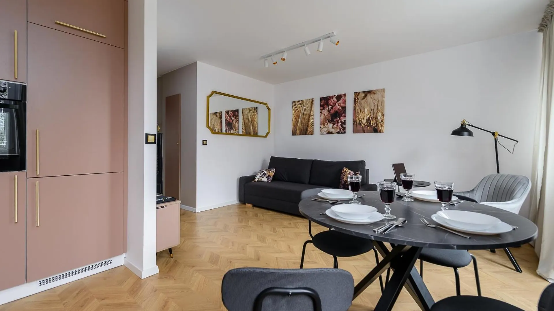 Lumina Spacious Apartment In Warsaw
