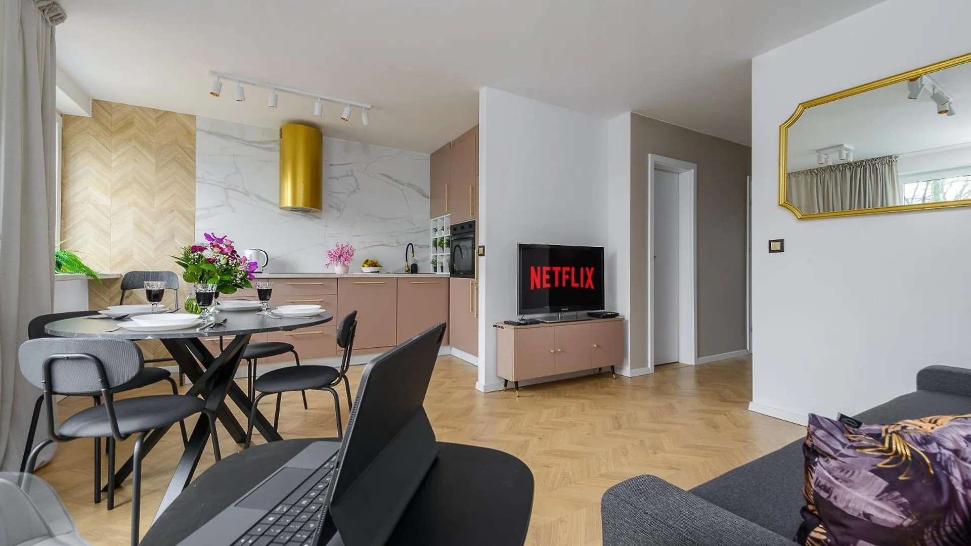 Lumina Spacious Apartment In Warsaw location